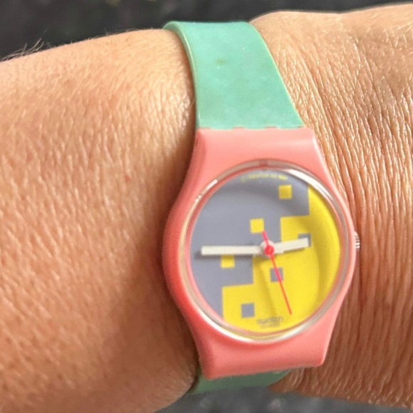 COPY - VINTAGE ADORABLE SWATCH COLLECTOR - Picture 1 of 3